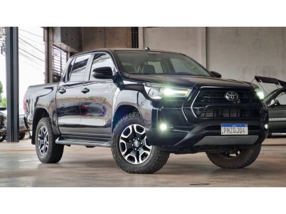 TOYOTA HILUX 2.8 D-4D TURBO DIESEL CD SRX 4X4 AUTOMÁTICO